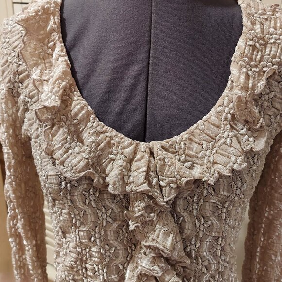 White House/Black Market Beige Ruffled Blouse Size M - Picture 3 of 8